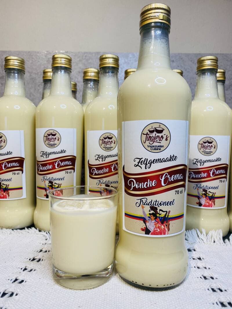 Traditional homemade ponche crema · detail